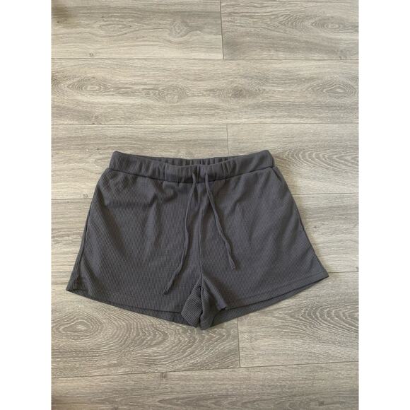 Women’s Basic Casual Grey Shorts Size Large - Picture 1 of 4